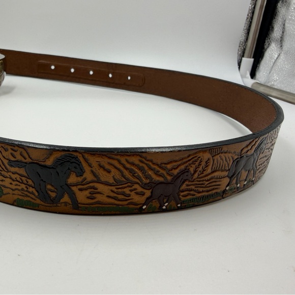 Nocona Belt Size 28 horse theme tooled leather - Picture 7 of 11